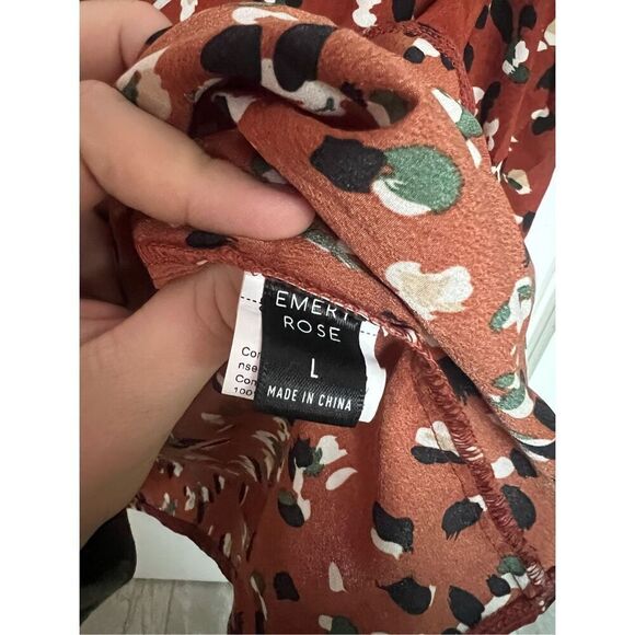 Emery Rose Patterned Long Sleeve Blouse Woman’s Size Large - Picture 6 of 7